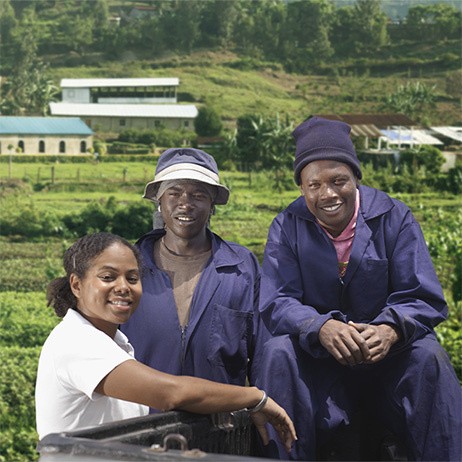 3 agriculteurs souriants